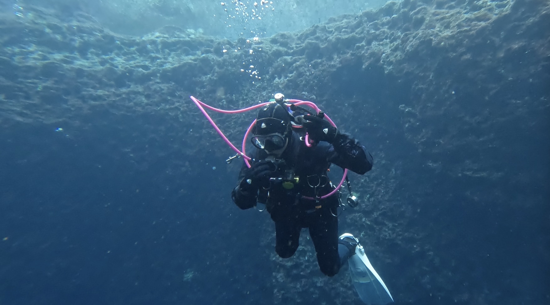 Entering the Blue Hole